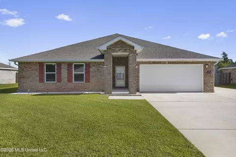 8752 Palmetto Dr, Ocean Springs, MS 39564