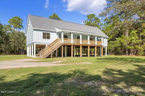 749 E North St, Pass Christian, MS 39571