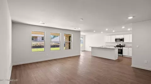 Living - 240 Raulston Dr, Byram, MS 39272 photo 1 of 1