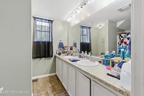 Bath - 1152 E Robb St #E, Summit, MS 39666 photo 2 of 4
