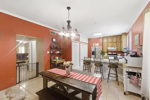 Dining - 1152 E Robb St #E, Summit, MS 39666 photo 1 of 1
