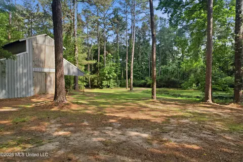 Exterior - 1152 E Robb St #E, Summit, MS 39666 photo 5 of 11