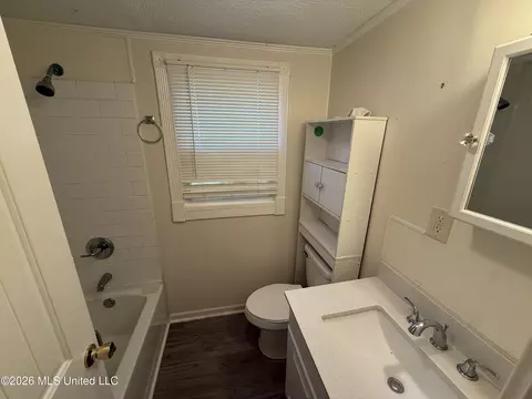 Bath - 5137 Community Ave, Moss Point, MS 39563 photo 1 of 1