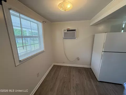 Dining - 5137 Community Ave, Moss Point, MS 39563 photo 1 of 1
