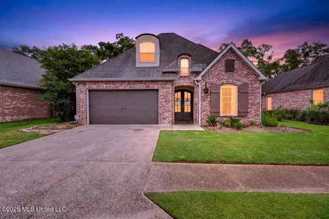 3812 Acadian Village Dr, Ocean Springs, MS 39564
