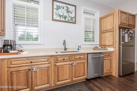 Kitchen - 2000 River Bluffs Dr, Vancleave, MS 39565 photo 6 of 7