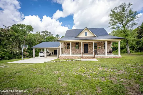 2000 River Bluffs Dr, Vancleave, MS 39565