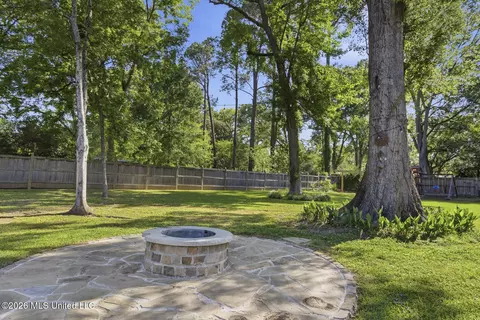 Exterior - 4014 Oakridge Dr, Jackson, MS 39216 photo 4 of 7
