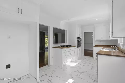 Entry Way - 4014 Oakridge Dr, Jackson, MS 39216 photo 1 of 1
