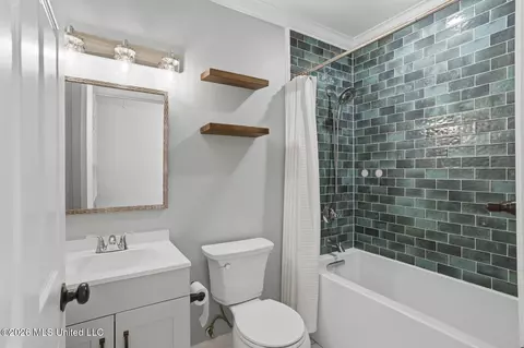 Bath - 4014 Oakridge Dr, Jackson, MS 39216 photo 1 of 3