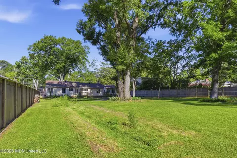 Exterior - 4014 Oakridge Dr, Jackson, MS 39216 photo 5 of 7