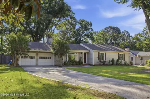 4014 Oakridge Dr, Jackson, MS 39216