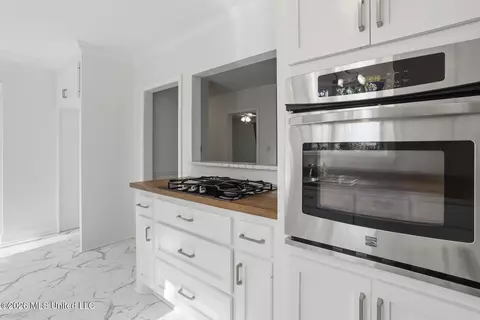 Kitchen - 4014 Oakridge Dr, Jackson, MS 39216 photo 5 of 5
