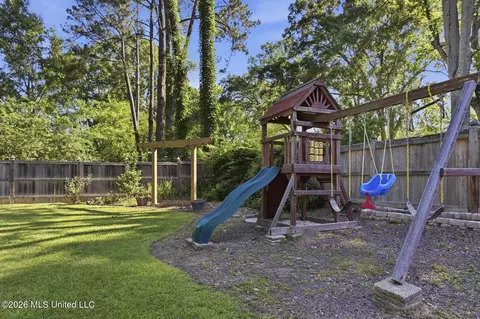 Exterior - 4014 Oakridge Dr, Jackson, MS 39216 photo 6 of 7