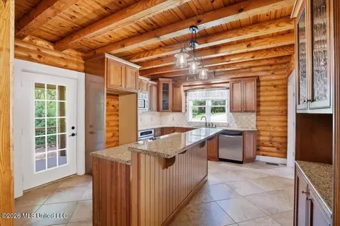 Kitchen - 1090 Cedar Hill Rd, Madison, MS 39110 photo 3 of 4