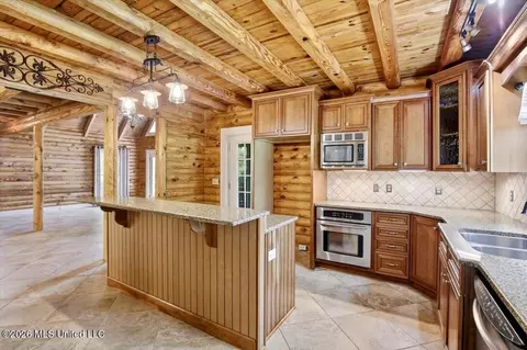 Kitchen - 1090 Cedar Hill Rd, Madison, MS 39110 photo 4 of 4