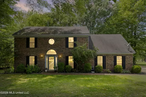 33 E Sweetwater Rd, Byhalia, MS 38611