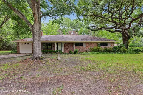 3321 Island View Dr, Gautier, MS 39553