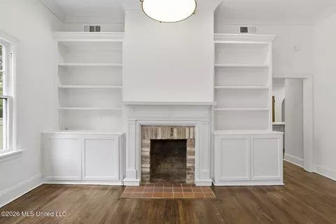 Living - 820 Fairview St, Jackson, MS 39202 photo 2 of 3