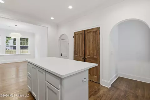 Entry Way - 820 Fairview St, Jackson, MS 39202 photo 2 of 2