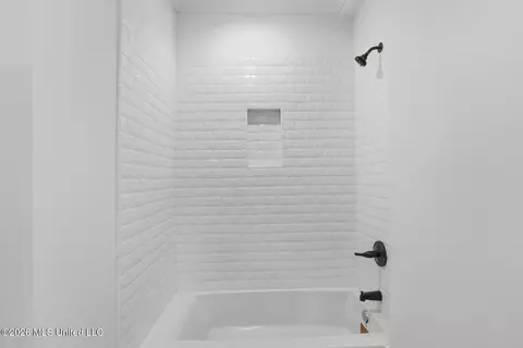 Bath - 820 Fairview St, Jackson, MS 39202 photo 2 of 4