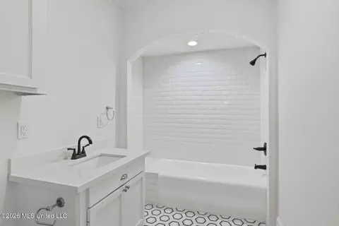Bath - 820 Fairview St, Jackson, MS 39202 photo 4 of 4
