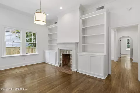 Living - 820 Fairview St, Jackson, MS 39202 photo 1 of 3