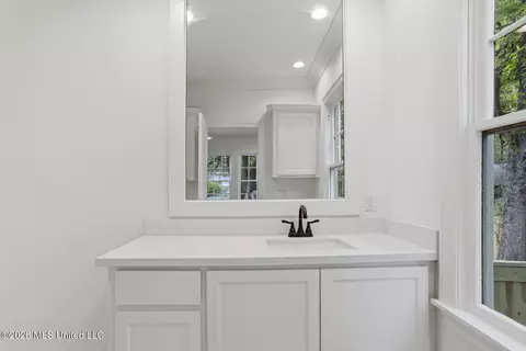 Bath - 820 Fairview St, Jackson, MS 39202 photo 1 of 4