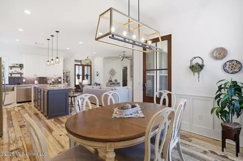 Dining - 715 Prosperity Xing, Flowood, MS 39232 photo 2 of 2