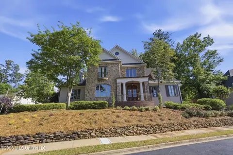 15 Eastparke Dr, Jackson, MS 39211