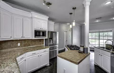Kitchen - 104 Brookside Pl, Madison, MS 39110 photo 6 of 7