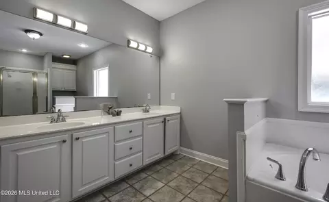 Bath - 104 Brookside Pl, Madison, MS 39110 photo 2 of 9