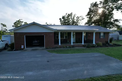 6 Whaley Dr, Potts Camp, MS 38659