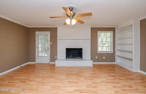 Living - 5756 Gladewood Dr, Jackson, MS 39211 photo 5 of 6