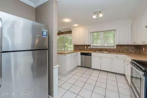 Kitchen - 5756 Gladewood Dr, Jackson, MS 39211 photo 4 of 4