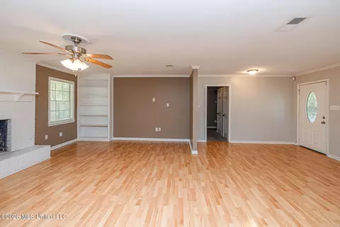 Living - 5756 Gladewood Dr, Jackson, MS 39211 photo 6 of 6