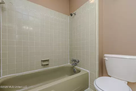 Bath - 5756 Gladewood Dr, Jackson, MS 39211 photo 3 of 4