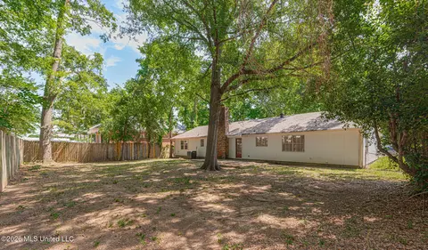 Exterior - 5756 Gladewood Dr, Jackson, MS 39211 photo 3 of 6