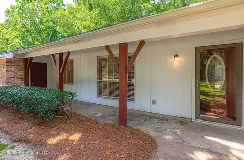 Exterior - 5756 Gladewood Dr, Jackson, MS 39211 photo 6 of 6