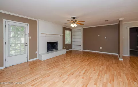Living - 5756 Gladewood Dr, Jackson, MS 39211 photo 4 of 6