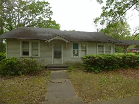 415 N Magnolia St, Mccomb, MS 39648