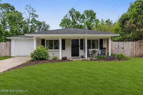 709 Pine Hills Rd, Ocean Springs, MS 39564
