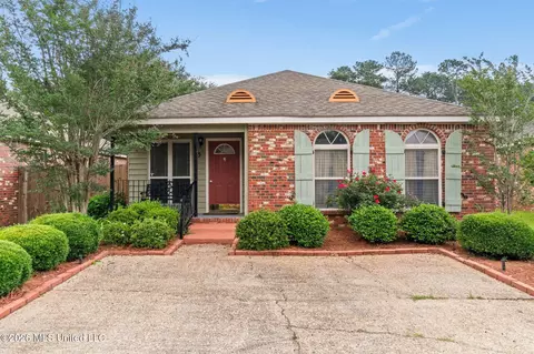 5 Bridgefield Cir, Hattiesburg, MS 39402
