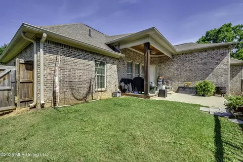 Exterior - 518 Devereaux Dr, Brandon, MS 39042 photo 4 of 10