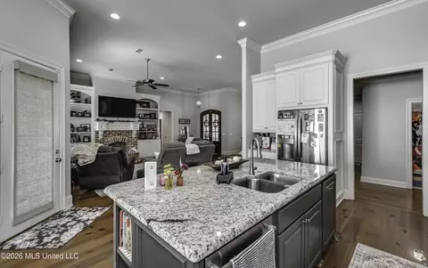 Kitchen - 518 Devereaux Dr, Brandon, MS 39042 photo 4 of 7