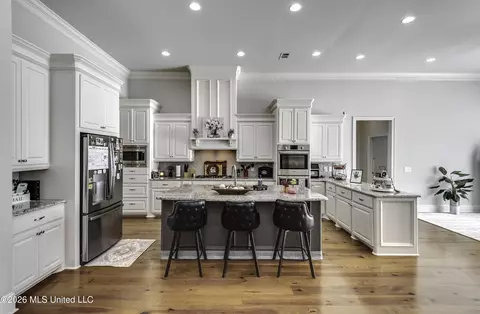 Kitchen - 518 Devereaux Dr, Brandon, MS 39042 photo 3 of 7