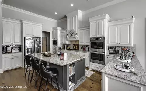 Kitchen - 518 Devereaux Dr, Brandon, MS 39042 photo 2 of 7