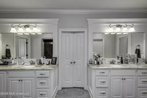 Bath - 518 Devereaux Dr, Brandon, MS 39042 photo 5 of 7