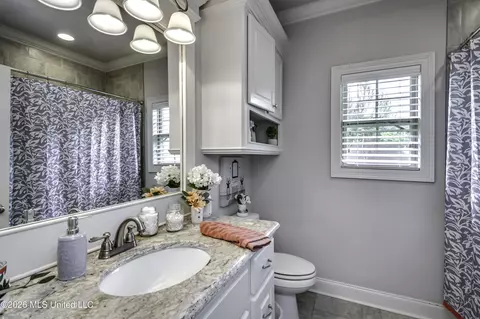 Bath - 518 Devereaux Dr, Brandon, MS 39042 photo 2 of 7
