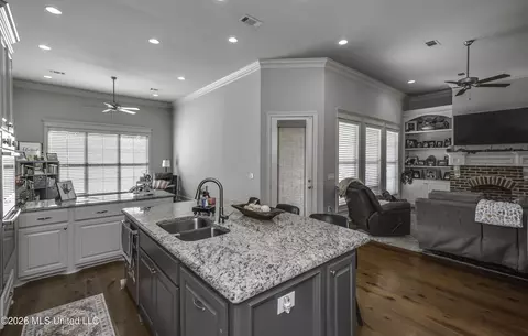 Kitchen - 518 Devereaux Dr, Brandon, MS 39042 photo 5 of 7